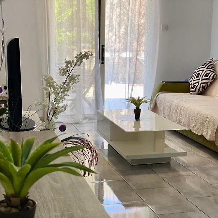 Beautiful Apartment Near The Sea And A Large Private Garden Pafos Zewnętrze zdjęcie