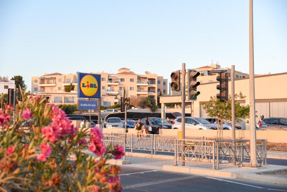 Beautiful Apartment Near The Sea And A Large Private Garden Pafos Zewnętrze zdjęcie