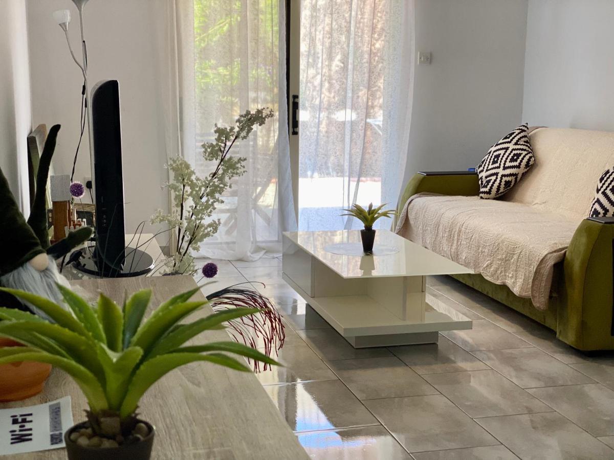 Beautiful Apartment Near The Sea And A Large Private Garden Pafos Zewnętrze zdjęcie