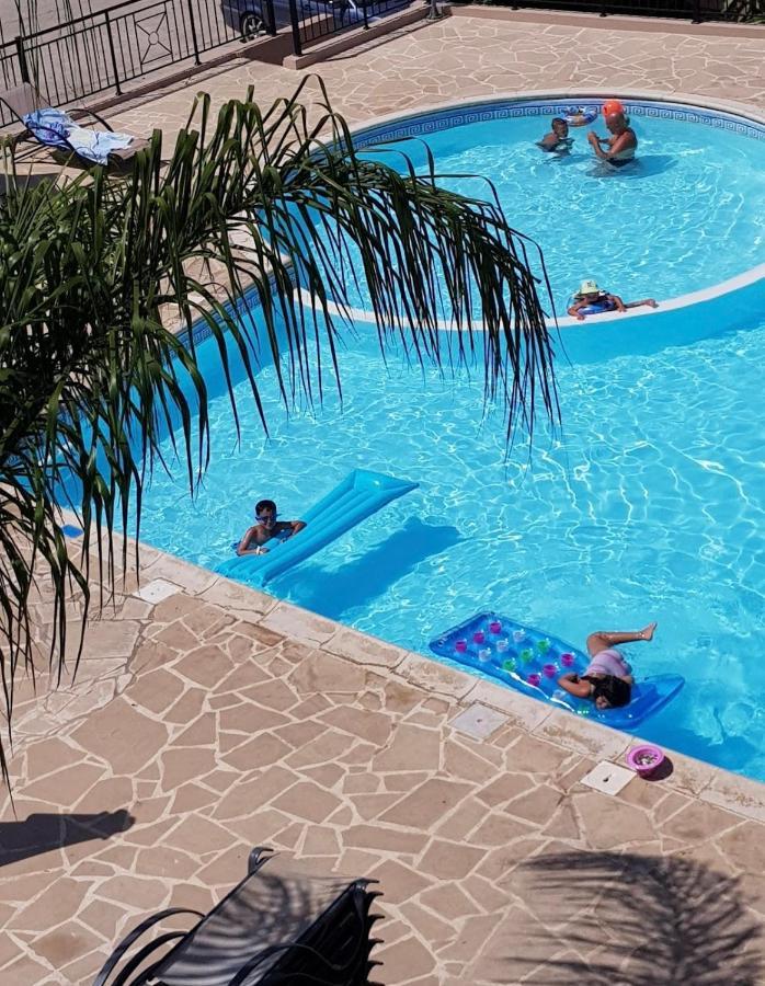 Beautiful Apartment Near The Sea And A Large Private Garden Pafos Zewnętrze zdjęcie
