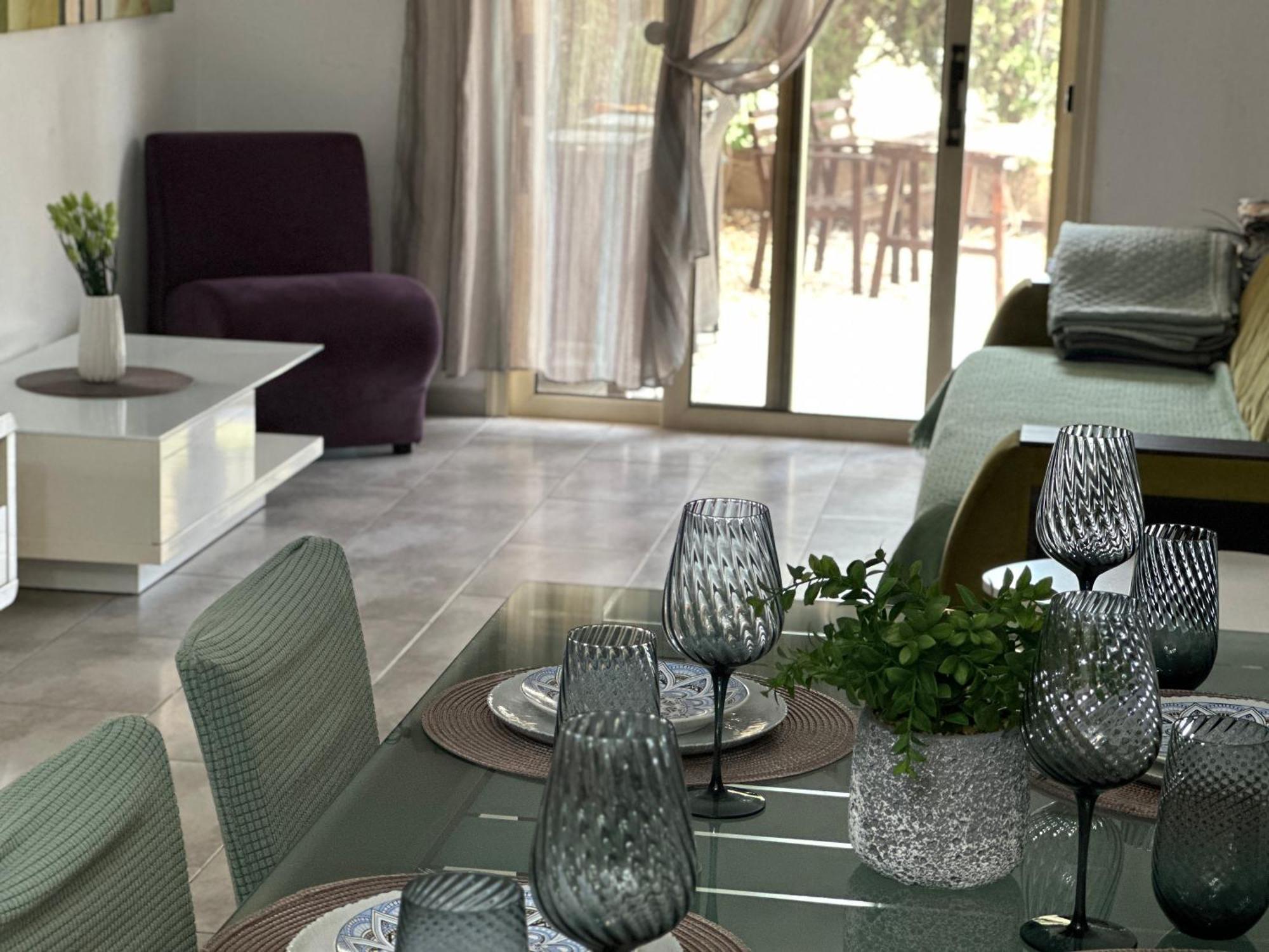 Beautiful Apartment Near The Sea And A Large Private Garden Pafos Zewnętrze zdjęcie